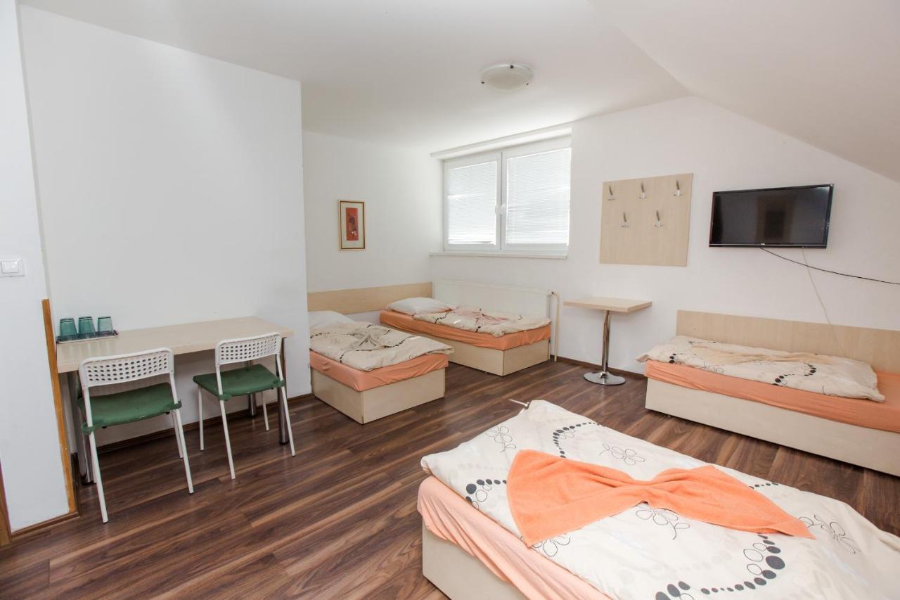 Penzion Hviezda Bratislava Buitenkant foto