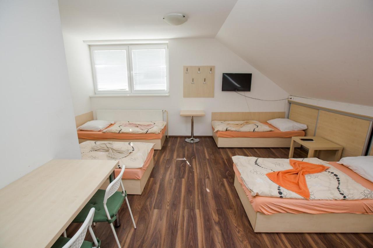 Penzion Hviezda Bratislava Buitenkant foto
