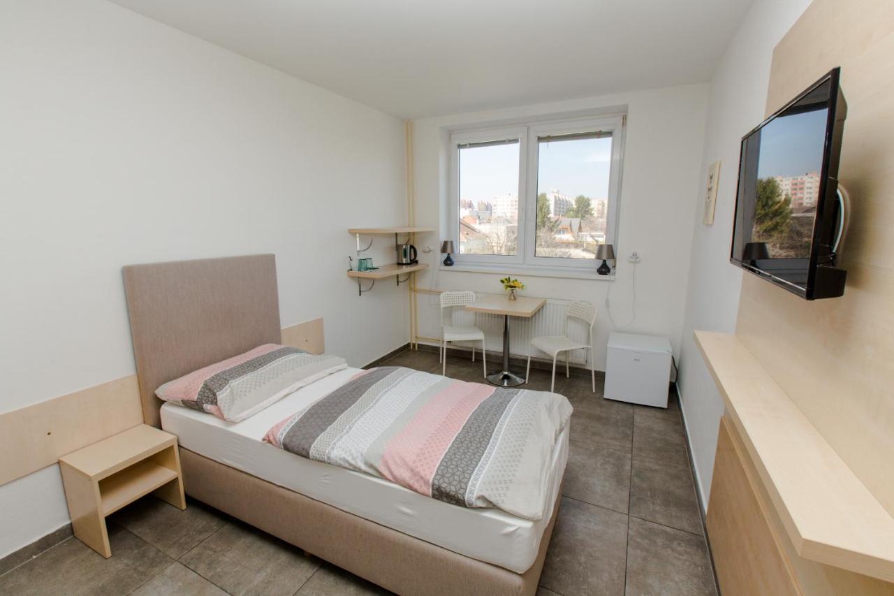 Penzion Hviezda Bratislava Buitenkant foto