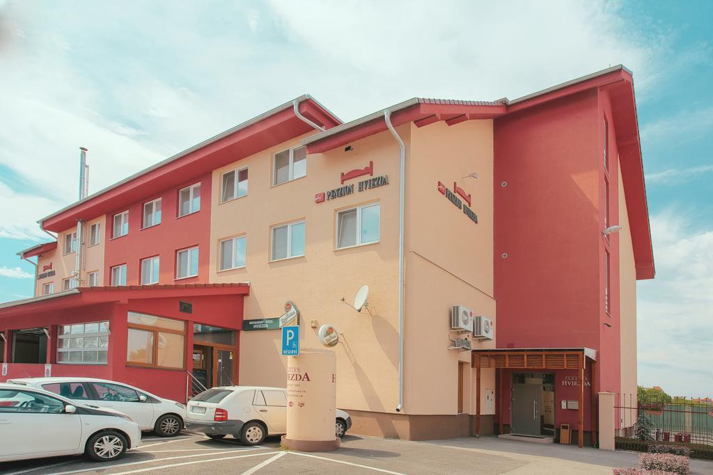 Penzion Hviezda Bratislava Buitenkant foto